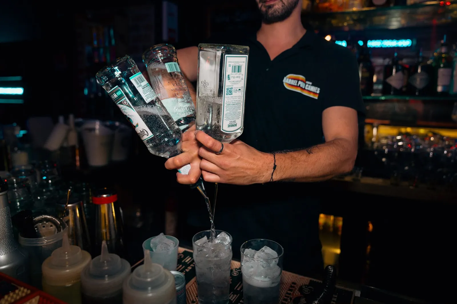 Le barman en plein flair