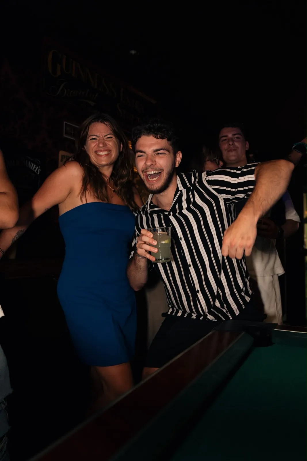 La foule autour du billard